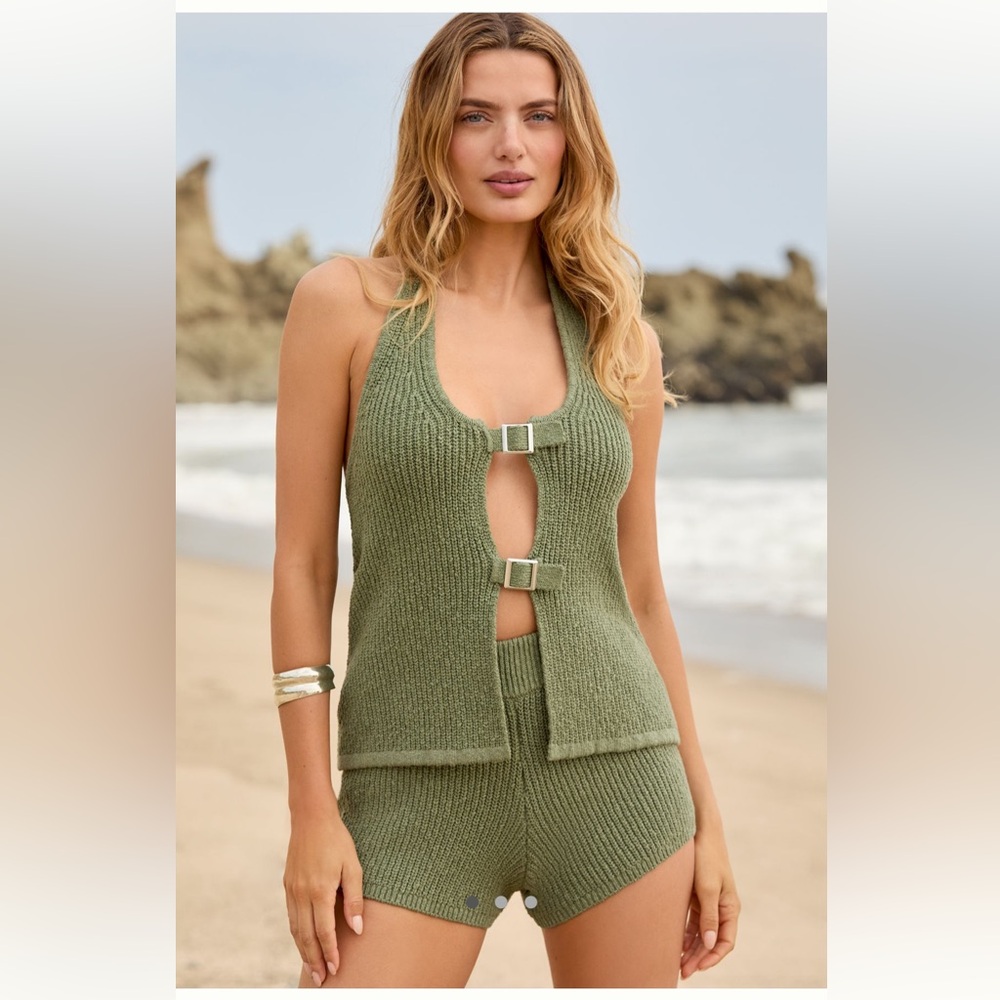 Celandine buckle sweater set